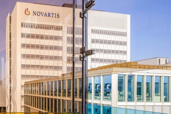 Ansicht auf ein Gebäude im Novartis Campus Basel